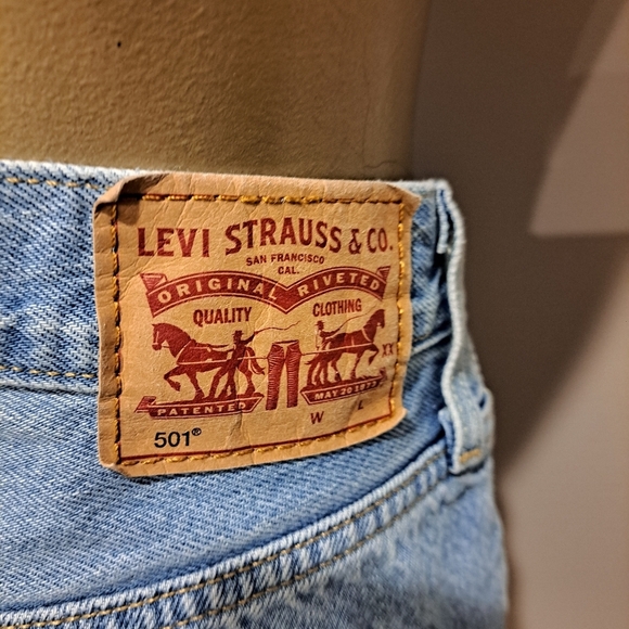 Rare Levi 501 Button Fly Denim Cut Off Jean Shorts With Blank Red Tag - Picture 4 of 6